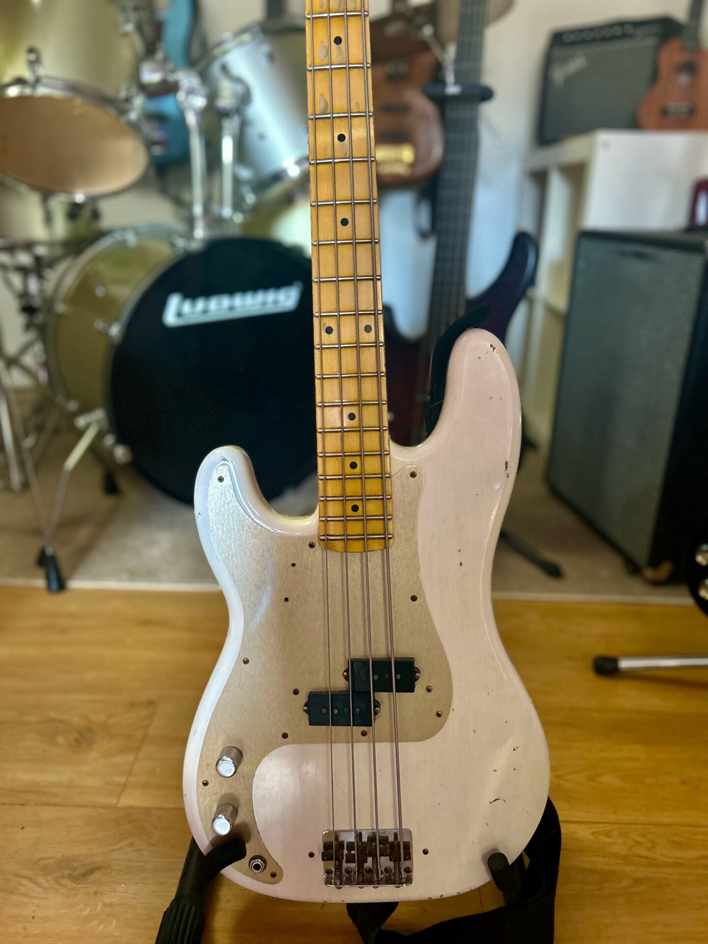 A white fender electric bass guitar